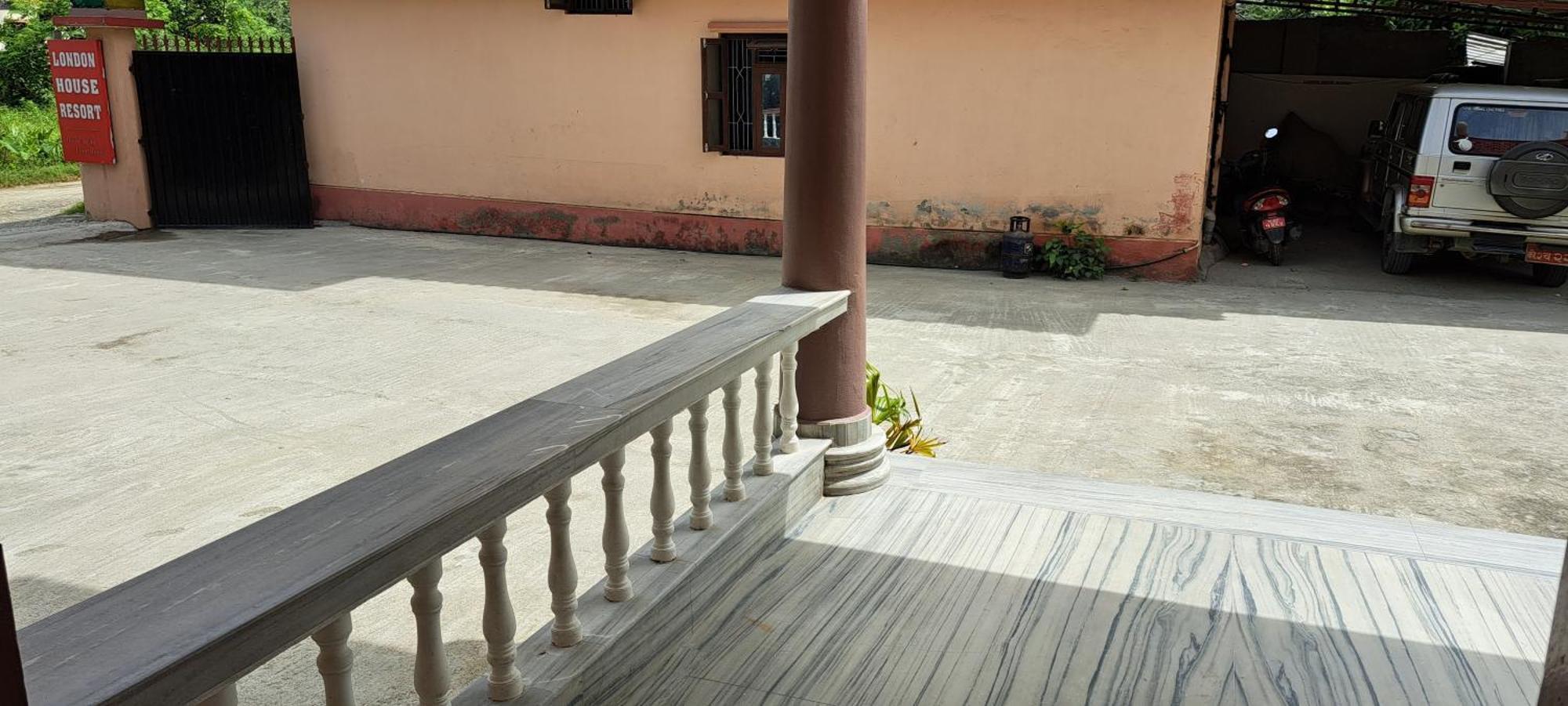 London House Resort Biratnagar Esterno foto
